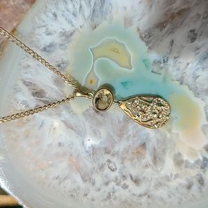 Kenneth Cole Reaction Gold Tone antique finish Necklace with Sparkling Pendant.